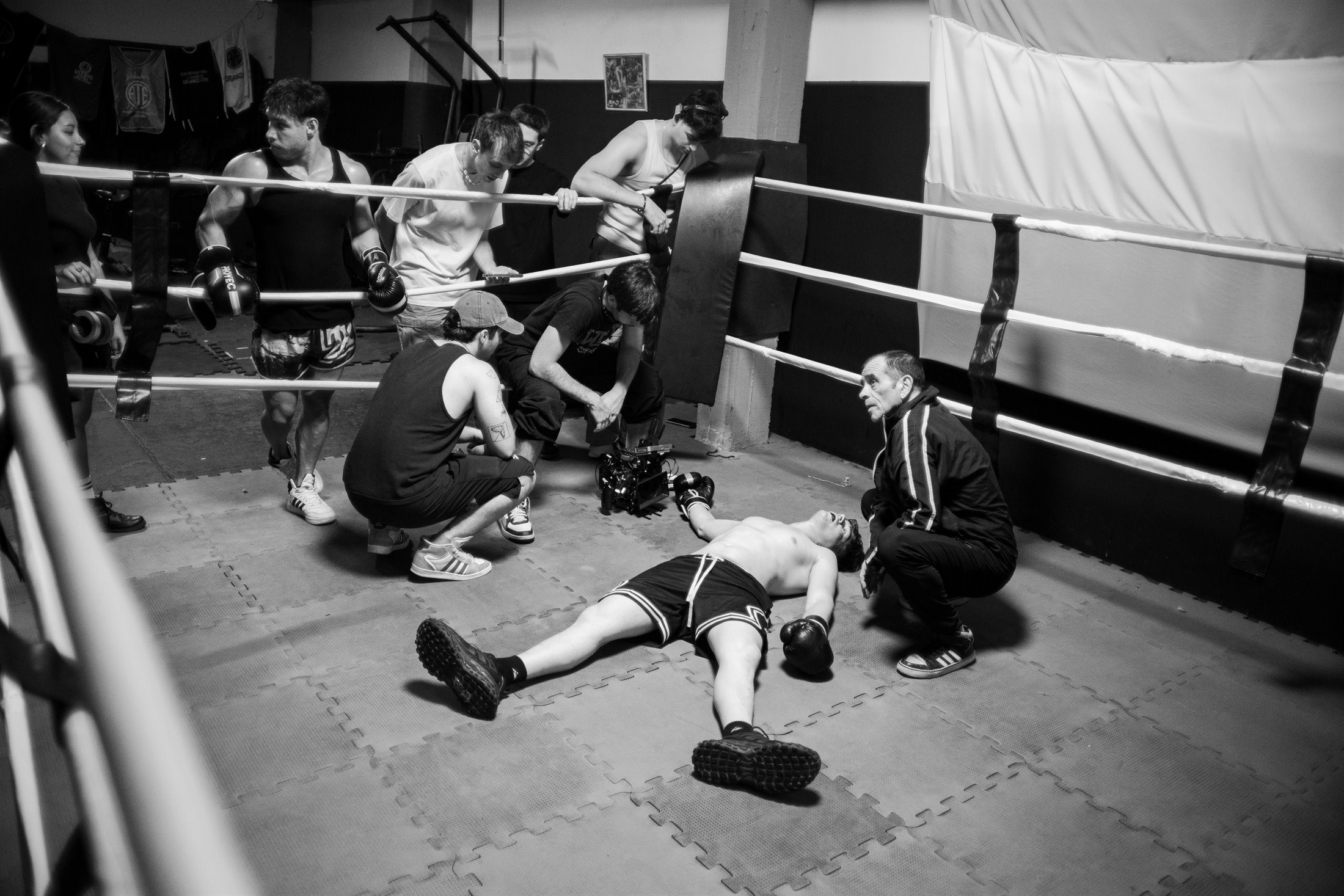 Rodaje de La Caida en ring de boxeo